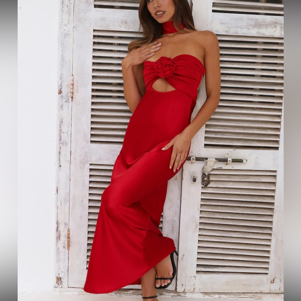 Hello Molly - TREND LOVER SATIN MAXI DRESS RED